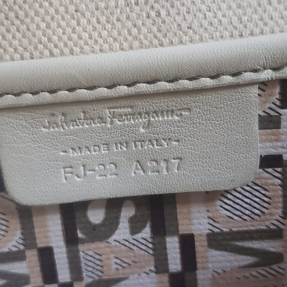 Salvatore Ferragamo Gancini Monogram Logo Shoulder Bag Purse with COA Y2K - Picture 5 of 14